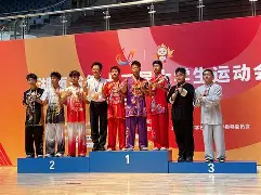 包含直布罗陀队在比赛中逆转盲流，夺得胜利的词条