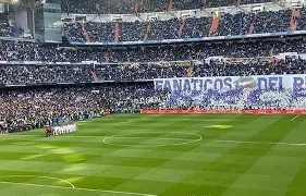 皇马球迷集体前往球场，呐喊助威(皇马球迷集体前往球场,呐喊助威视频)